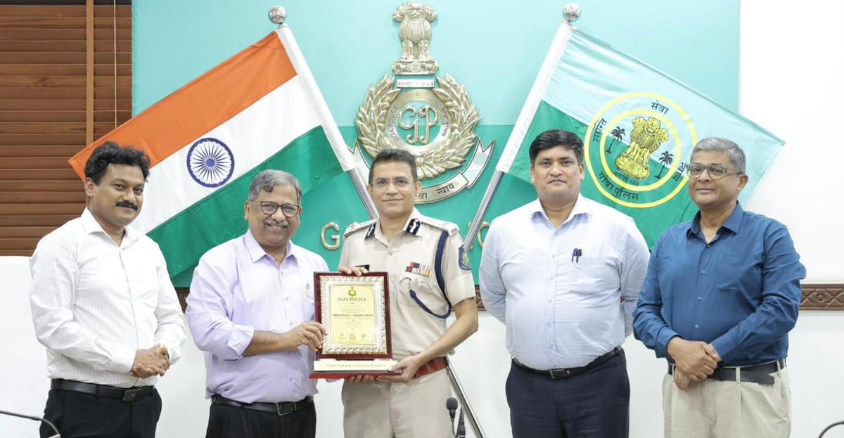 Goa_Police's tweet photo. Goa Police, with IMA Bicholim , VIANAAR group & TSI Goa Chapter, honoured all 14 North Goa Police Stations for successfully implementing the #SwasthPoliceSashakthPolice initiative.

Launched in Dec 2024, the initiative has strengthened preventive healthcare & regular health monitoring for police personnel.

#GoaPolice #PoliceWellness