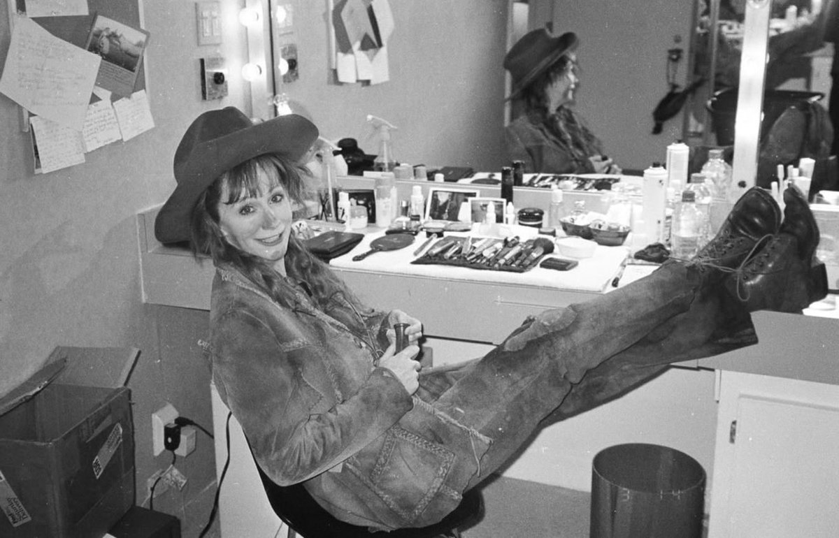 RebaMcE51281505's tweet photo. Living out my childhood dream of being Annie Oakley is something I'II never forget. I loved it! 🥰 https://t.co/ULnEEHFo93

https://t.co/7pE8VTkiJm

#Cowboy 
#Nascar
#Georgia 
#Utah
#Washington
#NY
#California https://t.co/R4P5vPop7g