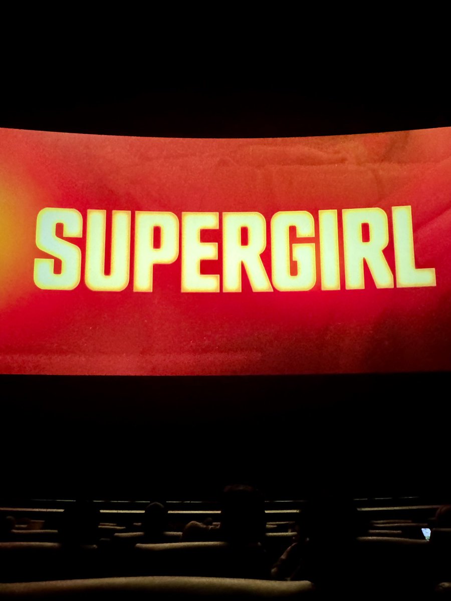 bisexualbatman's tweet photo. everyone’s being way too harsh on supergirl. it’s definitely not perfect and there are some odd creative decisions, but i still had a really good time with it. https://t.co/FCgZtyQjKQ