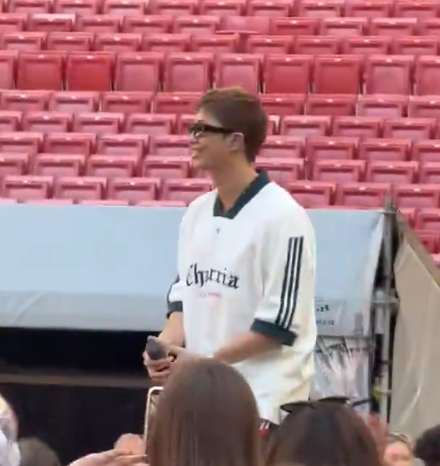 AboutMusicYT's tweet photo. RM debuts a new haircut at the group's soundcheck today. https://t.co/Rni7Tu2dxp