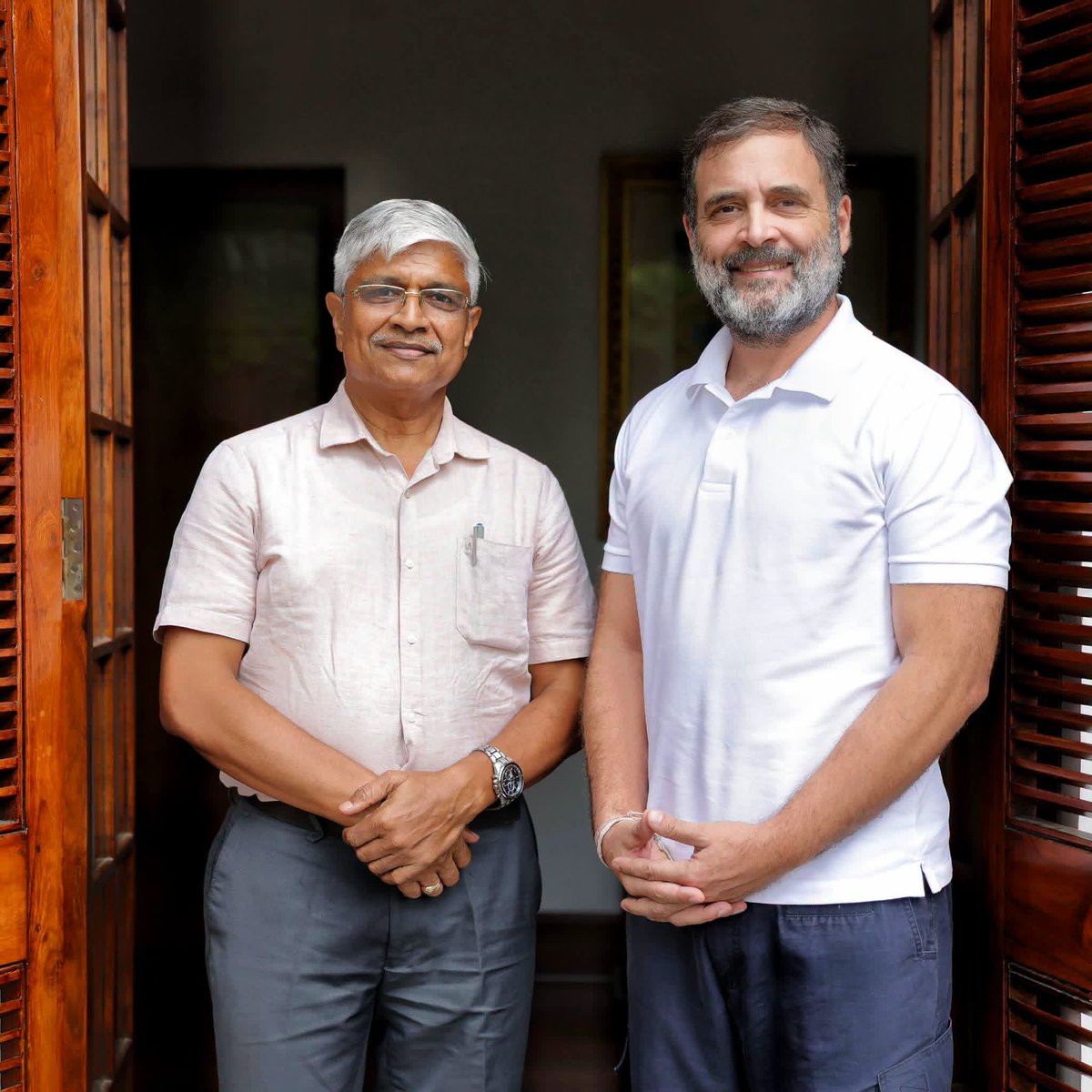 NadeemjavedINC's tweet photo. वंचित और कमजोर वर्गों की मजबूत आवाज श्री @AdvRajendraPal जी को उत्तर प्रदेश का AICC प्रभारी नियुक्त होने पर बधाई एवं शुभकामनाएं। 

पूरा विश्वास है कि उत्तर प्रदेश में आपके कुशल नेतृत्व एवं मार्गदर्शन में कांग्रेस संगठन को एक नई ऊर्जा और गति मिलेगी। 

आपके सफल कार्यकाल की कामना करता हूँ।