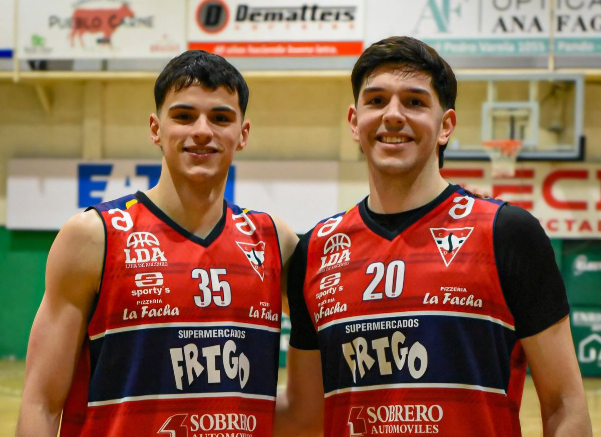 Sayago_oficial's tweet photo. Orgullo de este viejo Barrio...

Nos llena de orgullo ver a nuestros  queridos Santi y Nico consagrarse campeones de la @LUB_Uy . 

Disfruten este gran logro, sigan creciendo dentro y fuera de la cancha.🏆
Ahora nos toca a nosotros volver a disfrutarlos... VAMOS SAYAGO! https://t.co/1xPlqEa939