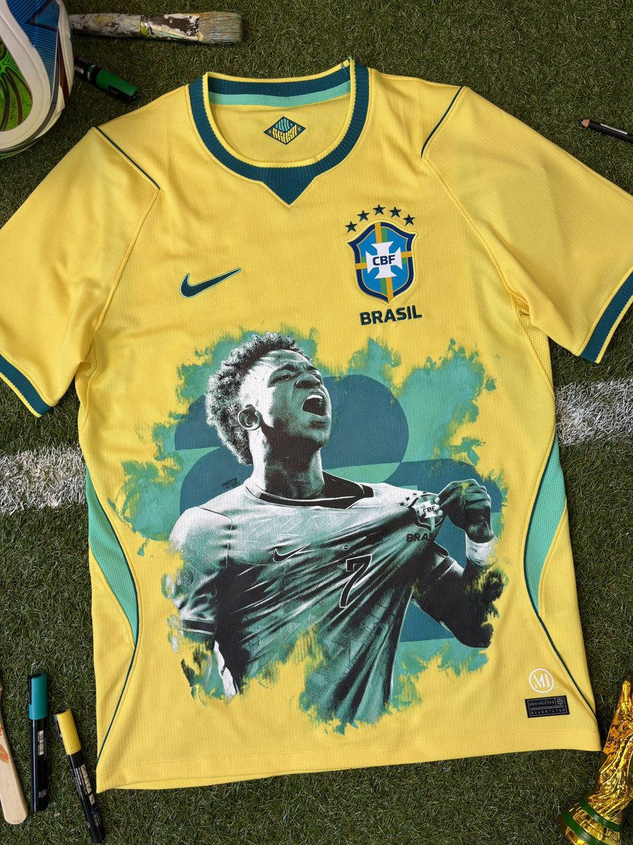 MatsDrawing's tweet photo. J’ai peint Vini sur un maillot du Brésil 🇧🇷🎨

3ème peinture de cette série spéciale Coupe du Monde 👨‍🎨 https://t.co/Dld2S73trj