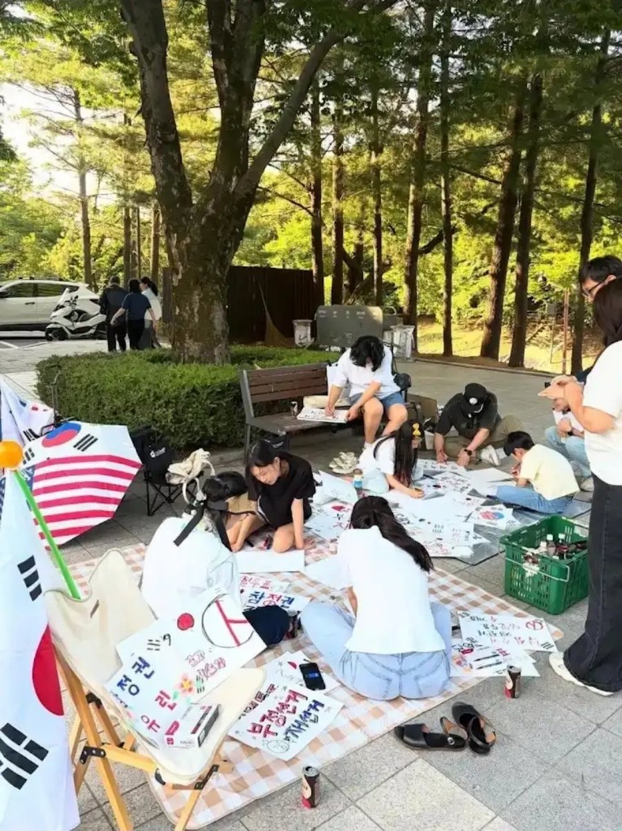 RMindle97082's tweet photo. 분당 엄마들의
부정선거,재선거 행진!!!
6.27토 3번째랍니다.
모든 동네 엄마들,아빠들 일어나서 외쳐주세요.
우리 아이들의 미래를 위해~!!!
대한민국 국민이라면 누구라도 
외쳐야 합니다!!! https://t.co/AK1EY5WZQu