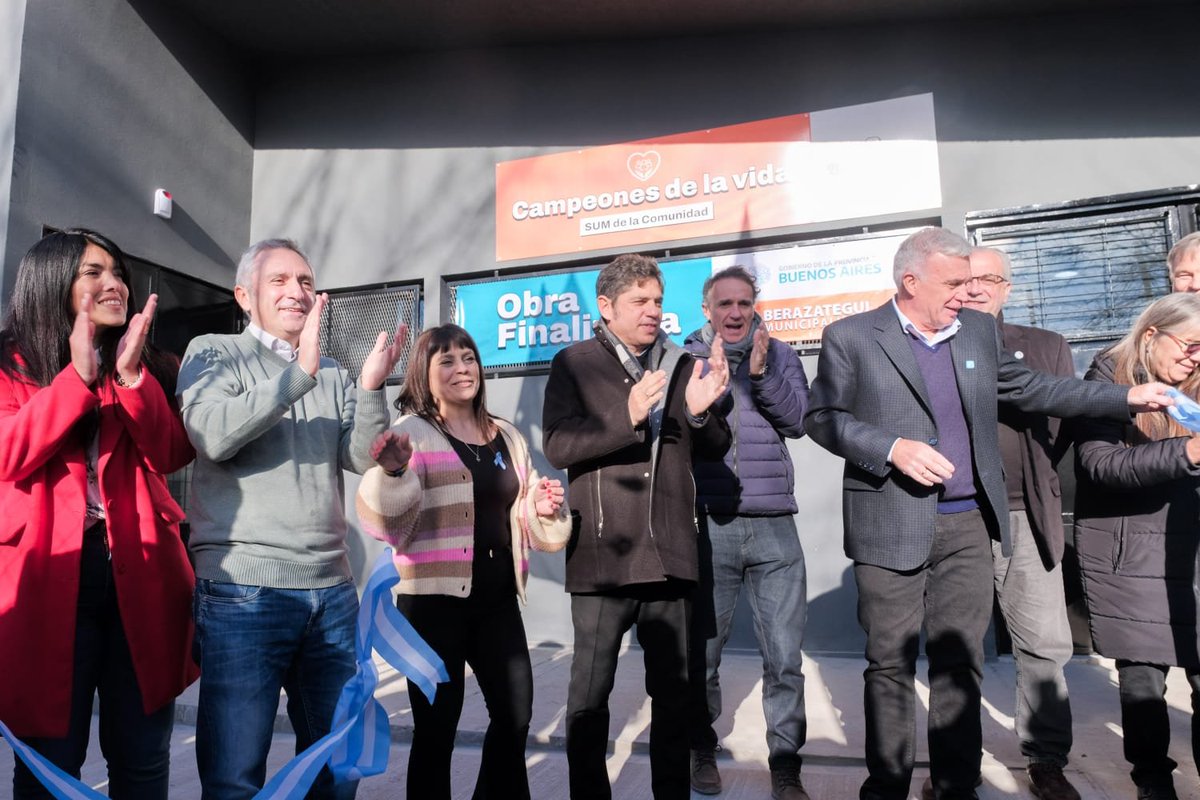 larroqueandres's tweet photo. En Berazategui junto a @Kicillofok y @CarlosBalorBera inauguramos el nuevo SUM de la Comunidad "Campeones de la Vida" del barrio 6 de Enero de Sourigues. 

En este espacio que pusimos en funcionamiento hoy los vecinos van a tener un lugar de calidad para encontrarse, realizar actividades culturales y deportivas y fortalecer la vida en comunidad.