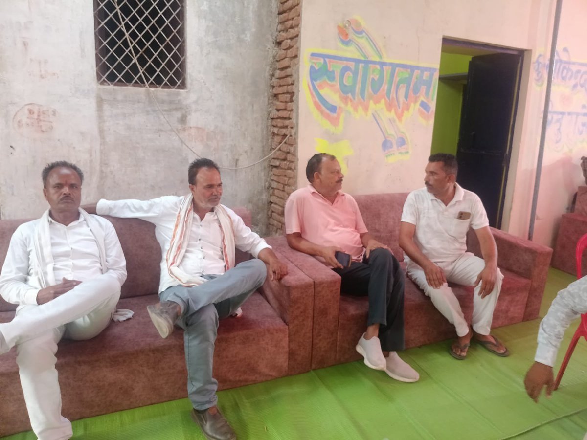 NitendraSOffice's tweet photo. आज माननीय विधायक श्री नितेंद्र सिंह राठौर जी के बड़े भाई श्री रामप्रताप सिंह राठौर जी ने विधानसभा पृथ्वीपुर क्षेत्र के विभिन्न विवाह समारोहों में शामिल होकर नवविवाहित जोड़ों को शुभाशीष एवं शुभकामनाएँ दीं। साथ ही क्षेत्रवासियों के सुख-दुःख में सहभागी बने। https://t.co/Qj3i6ujSv4