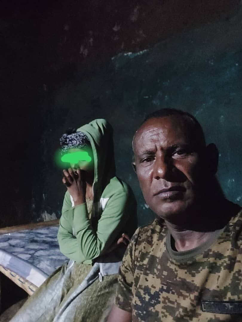 FikreT29931493's tweet photo. ዛሬ ደጋ ዳሞት ላይ የተሸ-ኘው ኮሎኔል አበራ ከእጅ ስልኩ ላይ የተገኘው ምስል ማረጋገጥ እንደሚቻለው በዚህ መልኩ እናቶችን፣ ልጃገረዶችንና ሕፃናትን አስገድዶ እየደ'ፈረ እንደነበረ ተረጋግጧል። እነኝህን አለመታገል እንዴት ይቻላል? https://t.co/cRnDvWjLs3