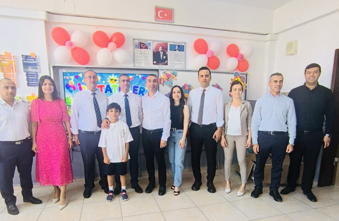 ANTAKYAMEM's tweet photo. İlçe Millî Eğitim Müdürümüz Sayın Ahmet Tecimen, İlçe Millî Eğitim Şube Müdürlerimiz ile birlikte Ertuğrul Gazi İlkokulunda düzenlenen karne törenine katılarak öğrencilerimizin yıl sonu heyecanına ortak oldu.

@AhmetTecimen 
@hataymem 
@tcmeb https://t.co/YfpTcOZlhg