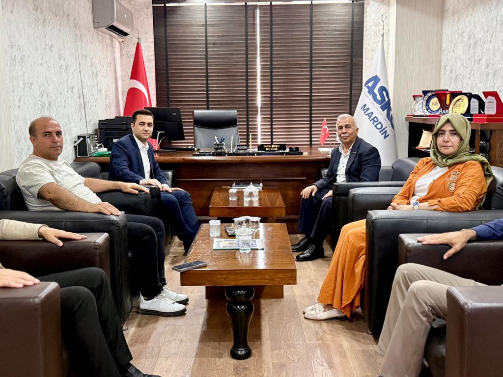 midyatkaymakam's tweet photo. Kaymakamımız Sayın Mehmet Kaya, Memur-Sen ve Eğitim-Bir-Sen Mardin İl Başkanı Sayın Abdulselam Demir ile ASKON Mardin Şube Başkanı Sayın Bedran Şimşek’i ziyaret etti. https://t.co/1ezKIu4UZH