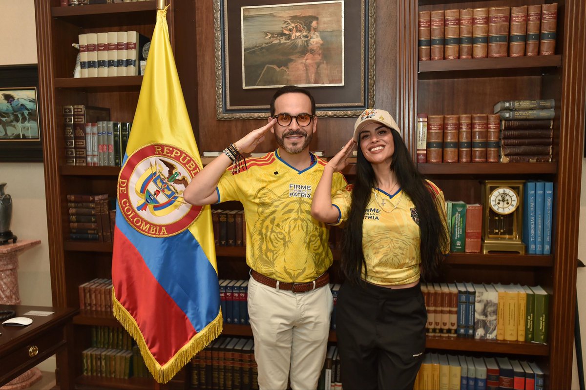 jessicacediel's tweet photo. Para todos los que me insultaron y aún  siguen haciéndolo… 
Les comparto por aquí al PRESIDENTE ELECTO DE COLOMBIA! @AbelardoPTE 🇨🇴🐯🫡🙏🏻☺️🕊️
Les guste o no Colombia hablo!
Dejen su odio y su violencia verbal y unanse con amor a la patria milagro! 
Besos para todos 🫶❤️ https://t.co/OmWIv4LiT9