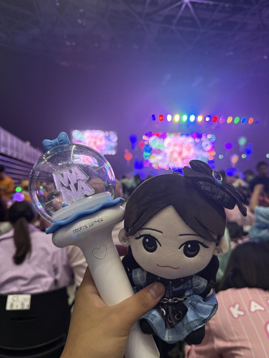 SAT_1009's tweet photo. フルーツジッパーアリーナツアー行ってました！
1日目はアプグレハズレからのアリーナ！
2日目はプレミアムラウンジ最前！
周りの方もいい人すぎて最高の2日間になりました！ https://t.co/pTwZ8WQcb8