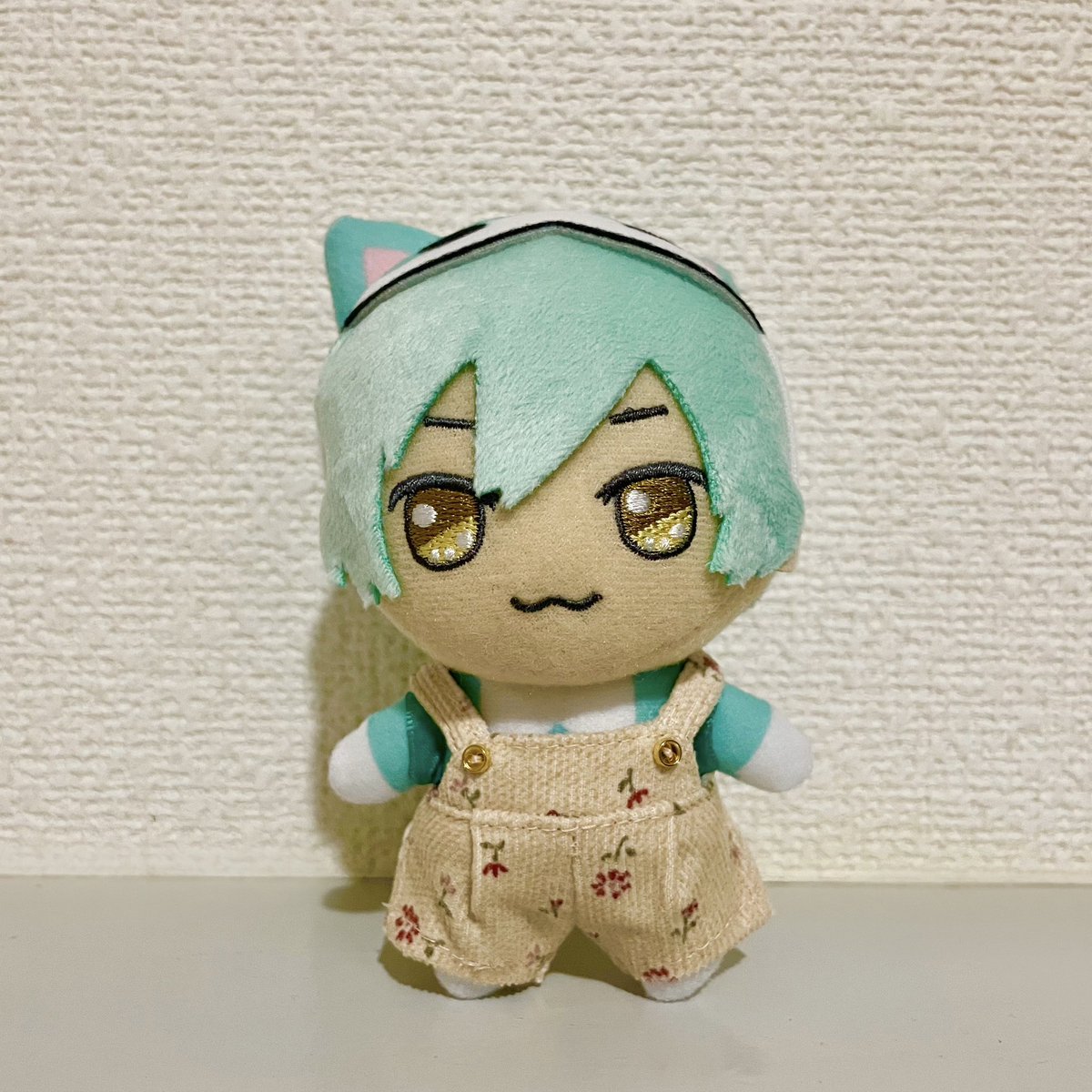 Shimoketsu's tweet photo. 計画遂行中✨
どんちゃんサロペット•改
試作のつもりが結構いい感じにできたのでボタンつけちゃった😘
裸サロペットという斬新セクシースタイル💋❤️‍🔥 https://t.co/3a74hUuzUW