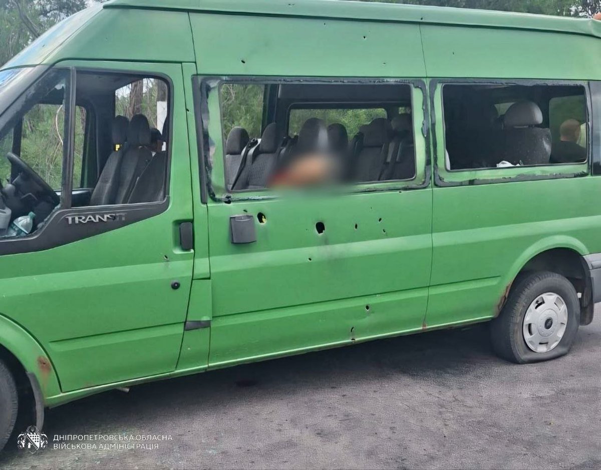 Toriadus's tweet photo. Russian terrorist scum have just attacked a minibus in Nikopol, killing two civilians. Children are among those critically injured! https://t.co/XrnJJnjTnN