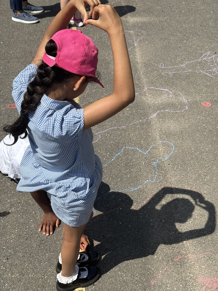 stanthonyslough's tweet photo. โ๏ธ Year 3 became shadow detectives today! Using the sunshine and chalk, they explored how shadows are made and why theyโre longest when the Sun is low and shortest at midday. Godโs creation makes the best classroom. ๐โ๏ธ #PrimaryScience #Year3 #StAnthonys https://t.co/hj6448STSp