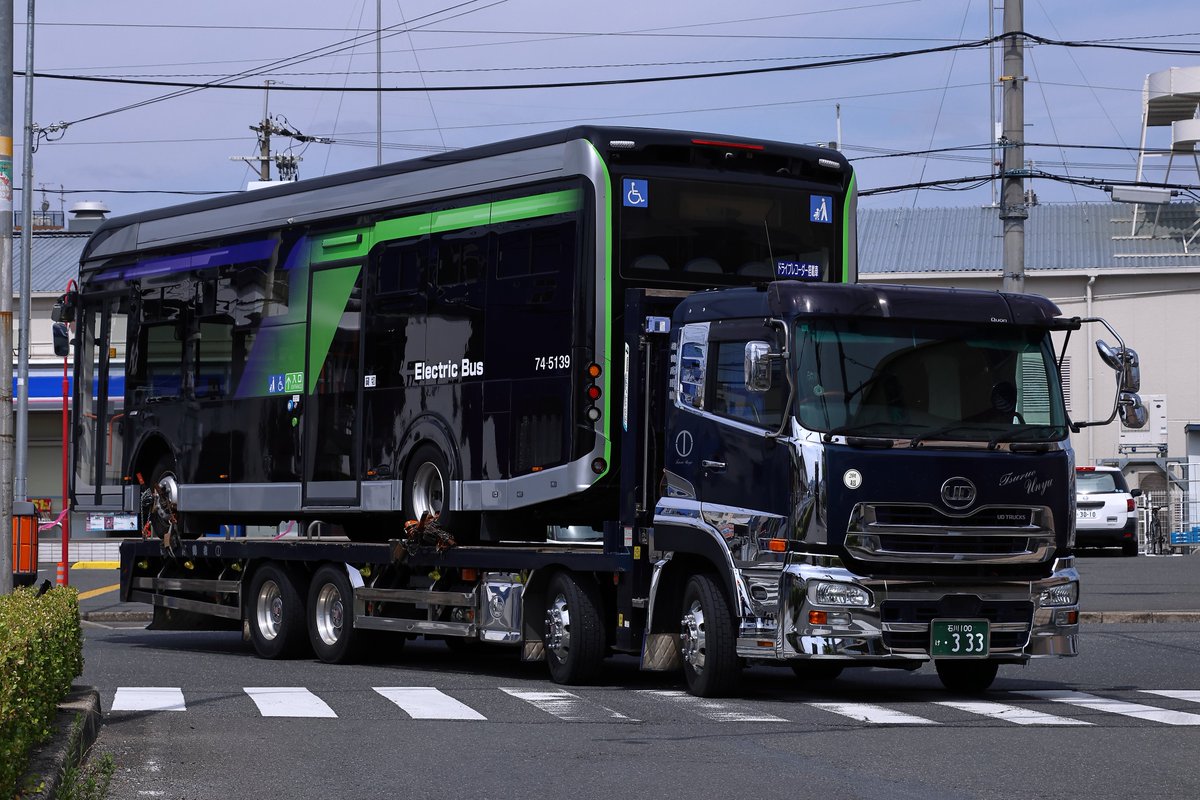 sanyo330985's tweet photo. 大阪シティバス EVバス 搬出

話題の万博EVバスの陸送、予定と天気が噛み合った1日だけ撮影してきました。今後どうなるんでしょうね～ https://t.co/HVEDopBHVa
