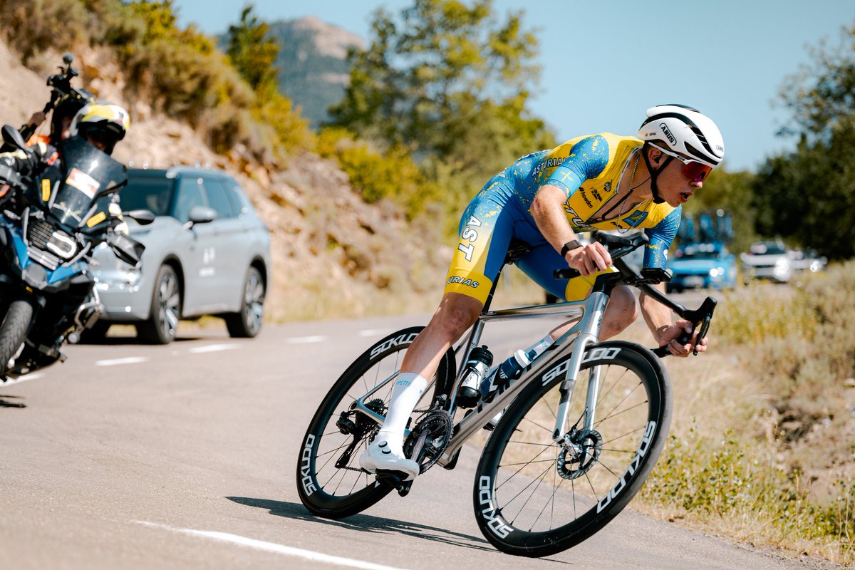 albertoroa's tweet photo. 🚴‍♂️ Hoy en el #CESabiñánigo26, Benjamín Noval y Alejandra Neira han formado sendos dobletes en categoría junior: campeones de España en contrarreloj y en ruta.

✍️ https://t.co/VqD0zHMtUG

#ciclismo https://t.co/KtBFGPYJ9H
