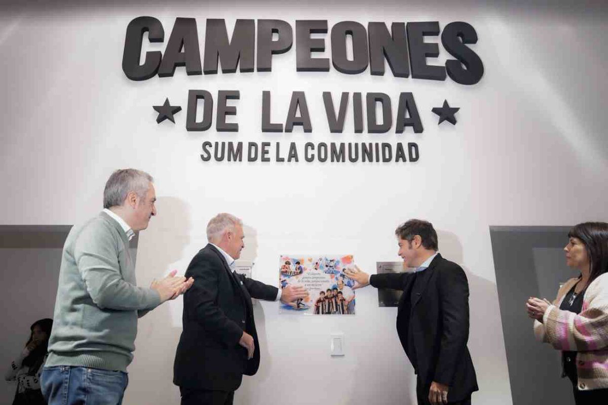 JHperiodista's tweet photo. Con  @CarlosBalorBera , @Kicillofok  inauguró obras en #Berazategui y lanzó duras críticas a Milei #Hudson #Sourigues https://t.co/95pYc8spsH https://t.co/JF3EOnXK5I