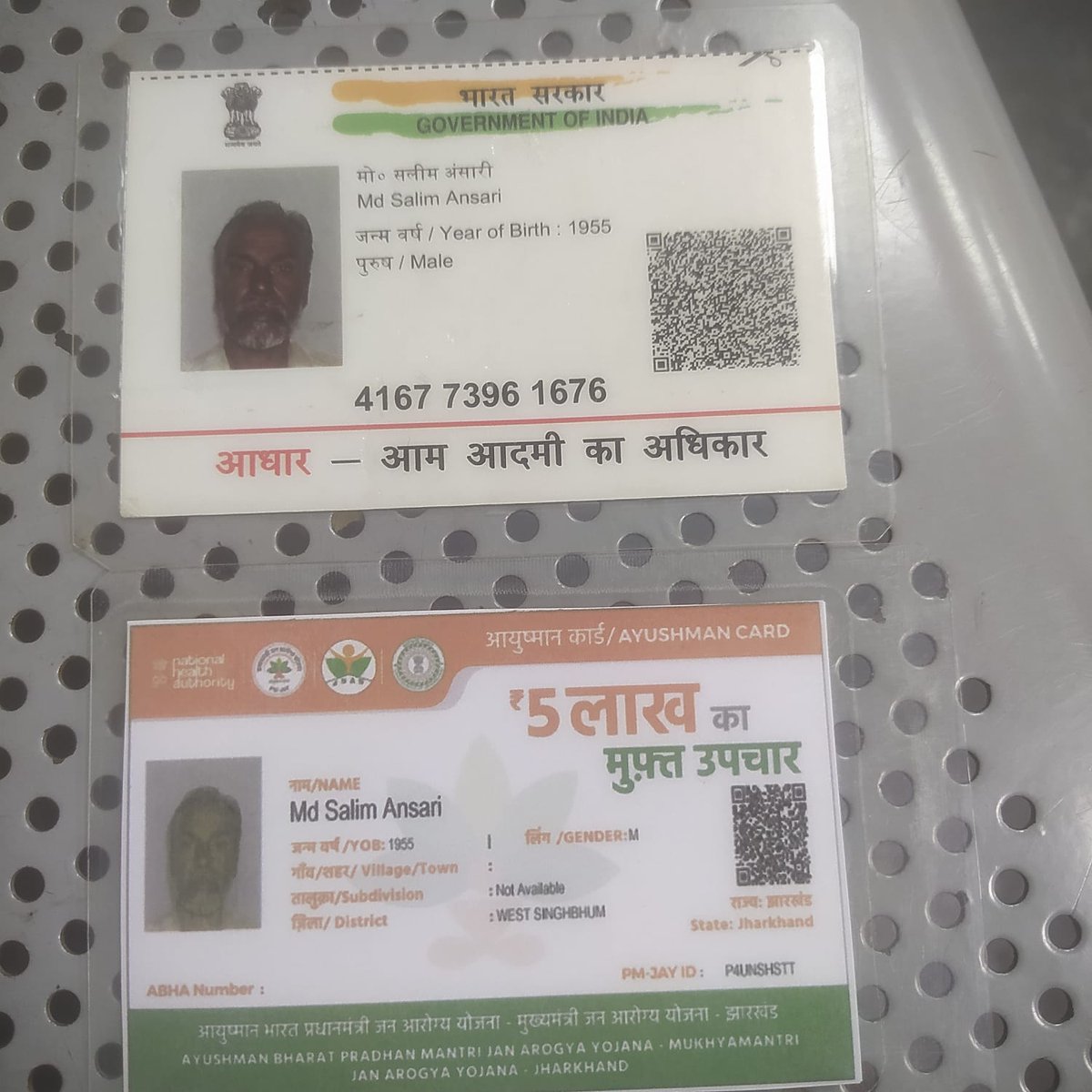 IHRCvolunteer's tweet photo. @HemantSorenJMM @IrfanAnsariMLA सर ये व्यक्ति गरीब है। चक्रधरपुर के रहने वाले हैं। @ranchi_rims में भर्ती करायें है। इसे बेहतर निगरानी व आई सी यू का दरकार है। मेहरबानी करके इस पर संज्ञान ले लिजिए।मरीज कौमा में है और जनरल वार्ड पर अभी भी है! प्लीज़ सर मदद करे‌ संपर्क नं 79035 62470