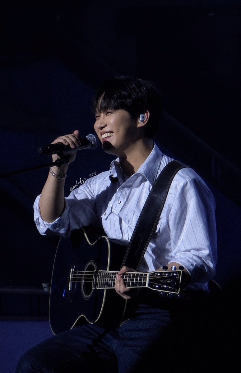 melodyz__2016's tweet photo. 260626 어썸 스테이지 #임현식 

 ʕ>ᗜ<ʔ 🎸 https://t.co/FFsZwHjdYb