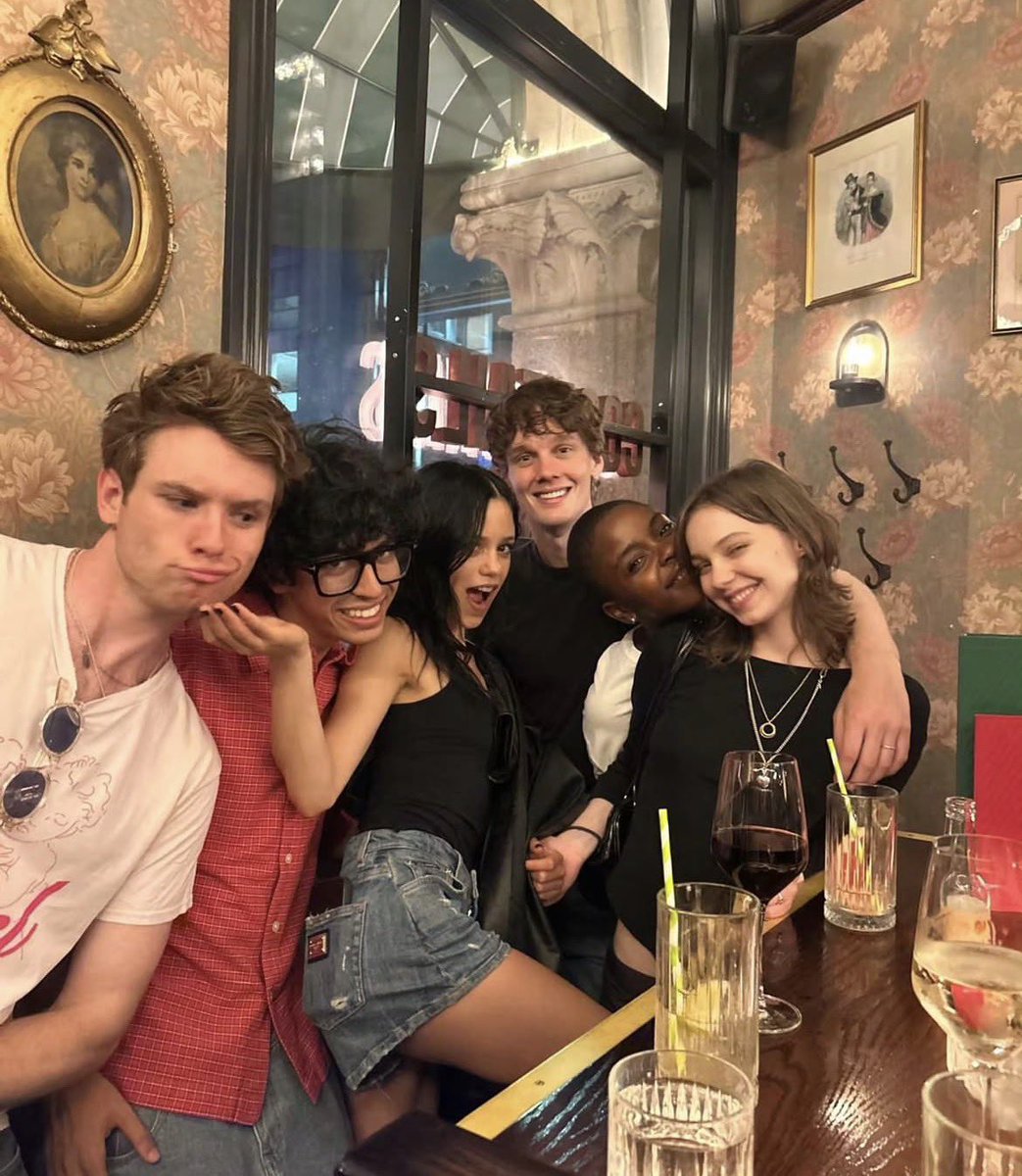FilmUpdates's tweet photo. The cast of ‘WEDNESDAY’ via Emma Myers’ IG 📸 https://t.co/NJirvArS9w