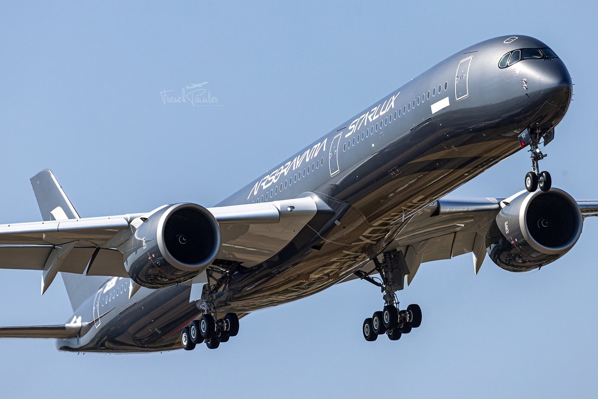 Frenchpainter's tweet photo. Customer acceptance flight for this Starlux #Airbus #A350-1000 with special #Airsorayama silver livery today. 🇹🇼 #Taiwan #AvGeek https://t.co/MIvLel7nth