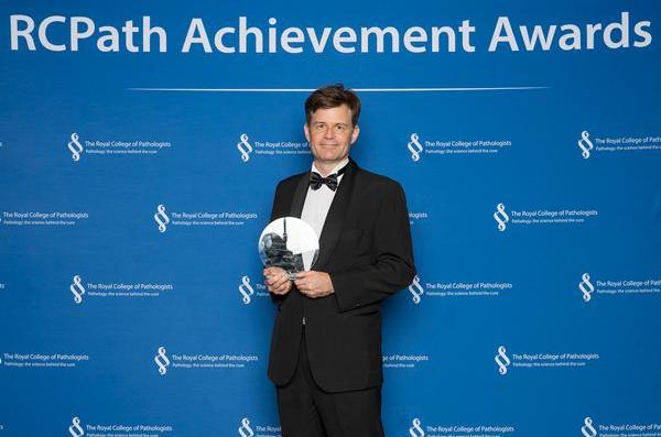 RCPath's tweet photo. Congratulations to Dr David Adams, winner of the Individual Award for Leadership!
Leading cancer genetics research and mentoring the next generation of scientific leaders. An outstanding leader in pathology. https://t.co/UMwS3qhUVQ
@sangerinstitute
#RCPathAwards #Pathology https://t.co/CPr2OSYSd3