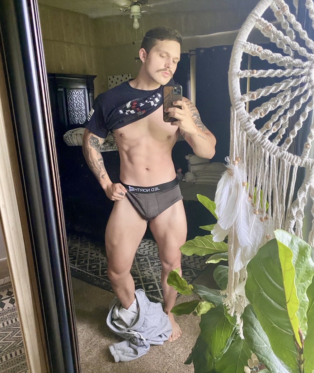MasterLuisXXX's tweet photo. Keep dreaming about me.

CASHMASTER https://t.co/S7gKMzo0cd