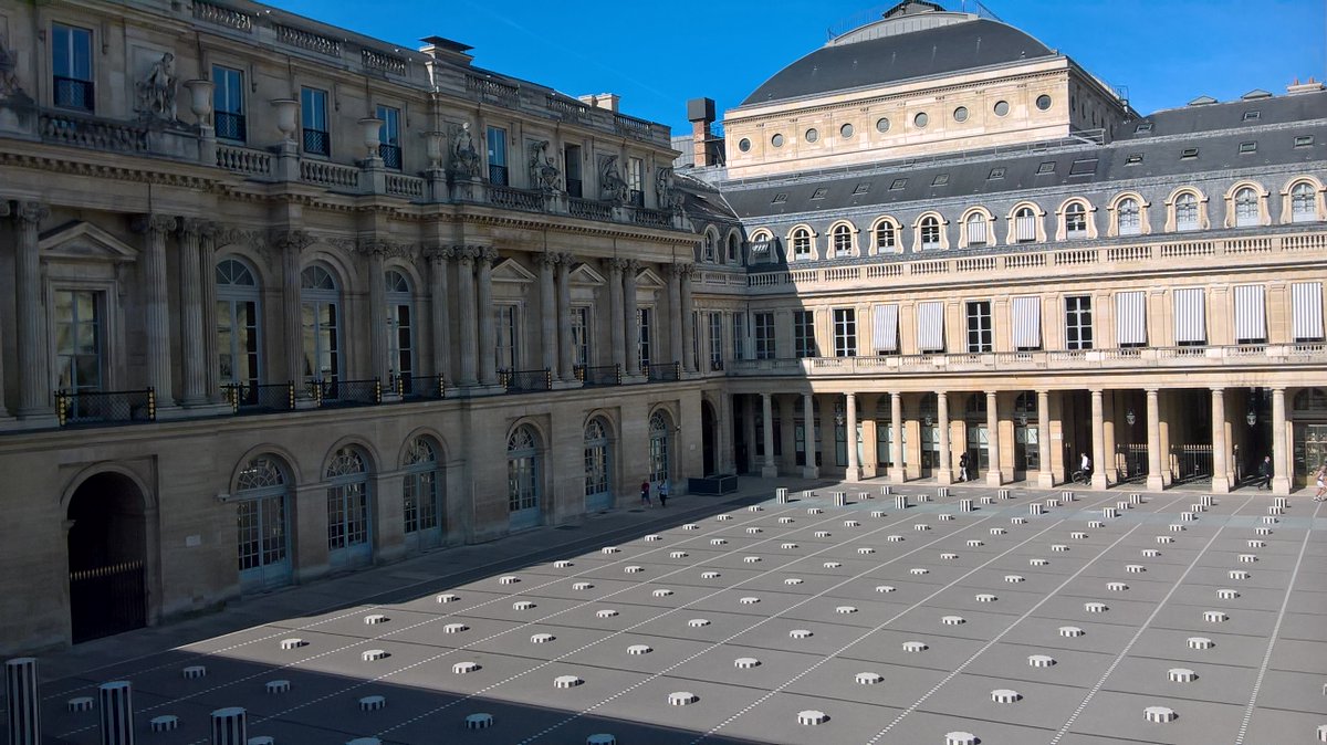 FuszMHelene's tweet photo. Ministère de la Culture - Palais-Royal https://t.co/lvHhXUqtyK