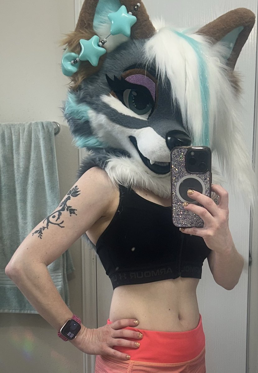 ZephyriWolf's tweet photo. When you turn 40 you basically just shrivel into dust. https://t.co/qsk9oAlmWm
