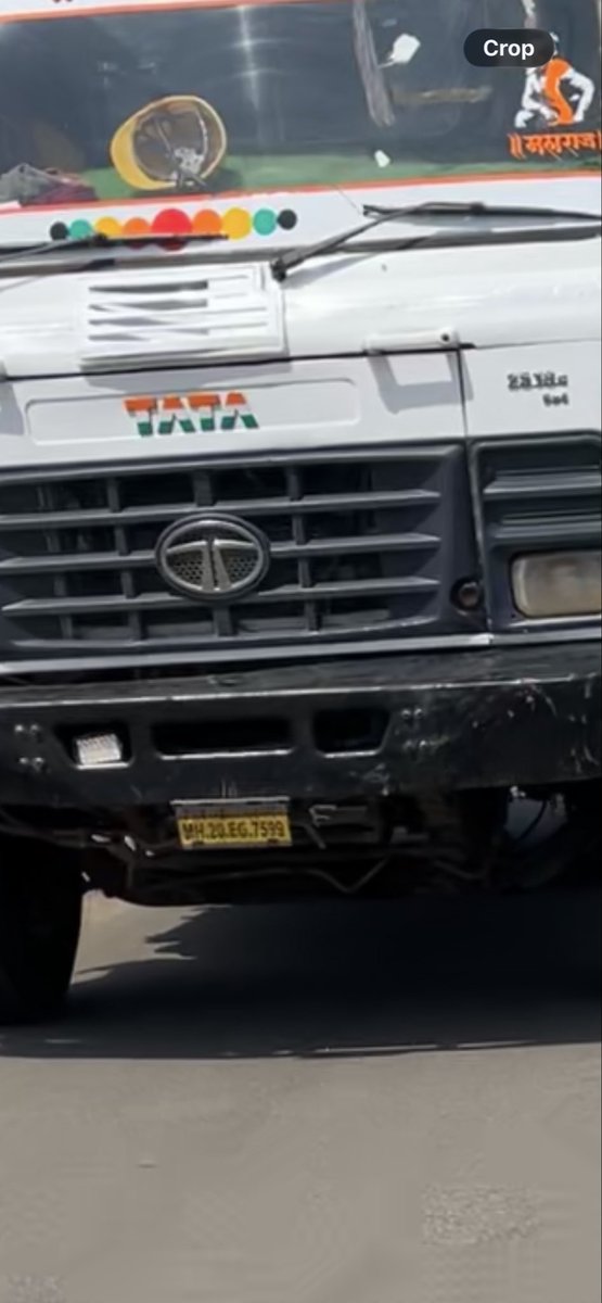 sarosh_sufi's tweet photo. @MTPHereToHelp the truck without rear number. Location is BIDKIN MIDC Chhatrapati Sambhajinagar Aurangabad Maharashtra. 
Vehicle no. MH-20-EG-7599
I am unable to find Chhatrapati Sambhajinagar traffic account on twitter. 
Kindly do the needful https://t.co/JTrT9Bgrsu