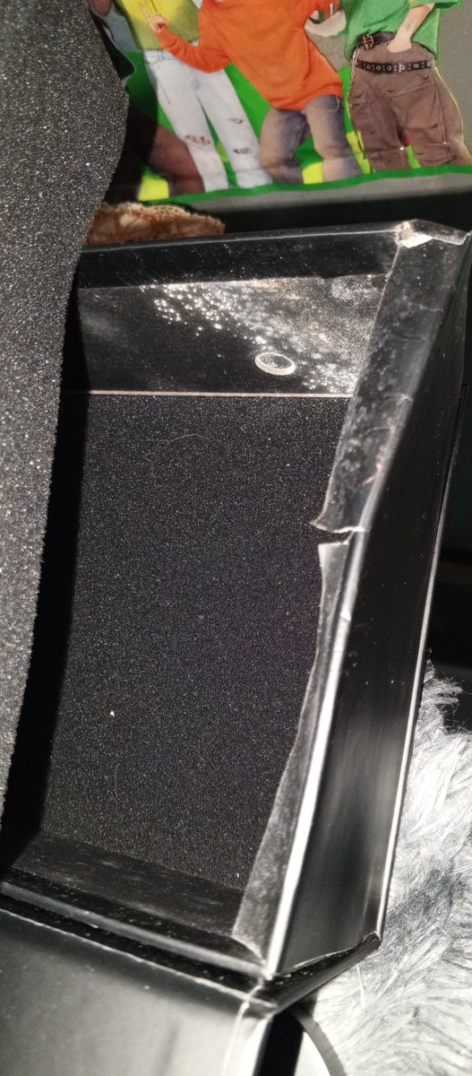 amlbm0509's tweet photo. Issue nagka mold ang box hindi ko alam kung bakit kahit nakalagay naman sa acrylic box. Ok pa yung harap ng box pero yang ilalim nag mold talaga. https://t.co/TFm7UbdKgS