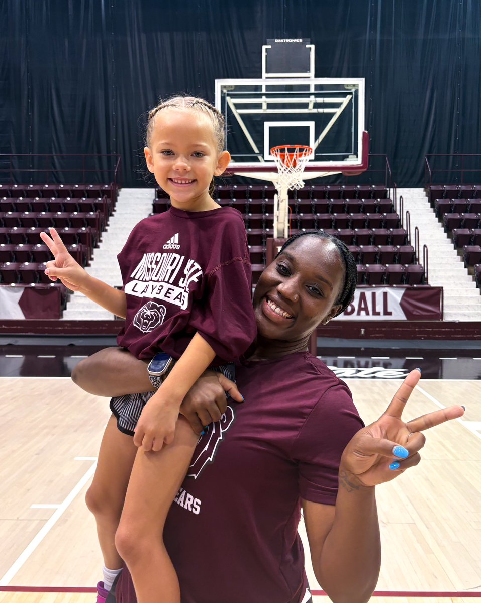 MoStateWBB's tweet photo. We had a special surprise station at camp🏆

Thank you for showing up, supporting us, and allowing us to pour into your kids the past two weeks🤍👣

#LadyBears | #WeAreMoState https://t.co/aCohFE2gQS