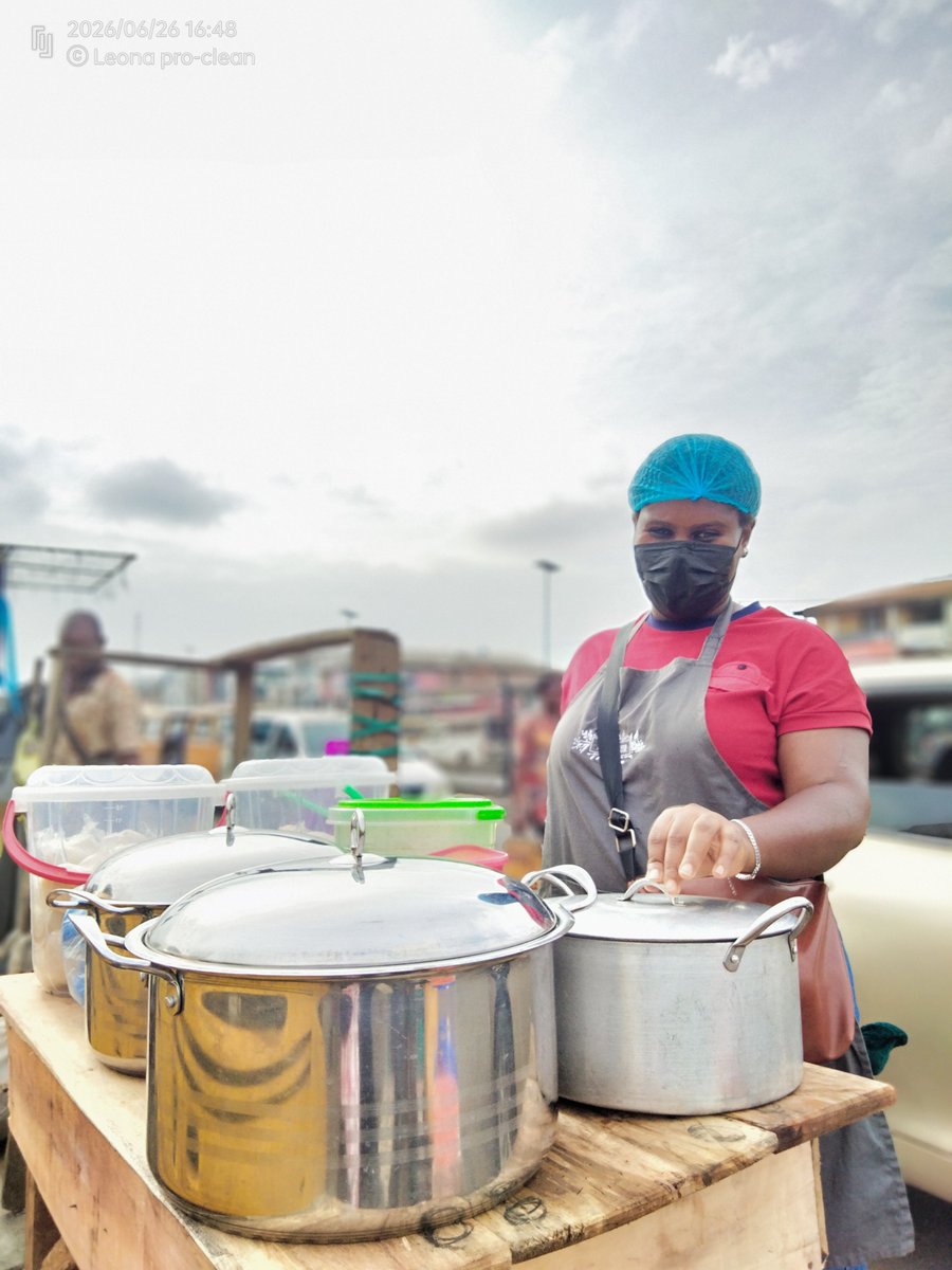 Thickerbody_08's tweet photo. I took my cooking business to Ikorodu garage, opposite keystone bank. Today I have egusi soup, vegetable soup and oha soup. If you are passing through garage kindly patronise this babe, my daughter is about to enter higher institution, I need money. Biko.. kindly repost https://t.co/rNEXCNqnLr