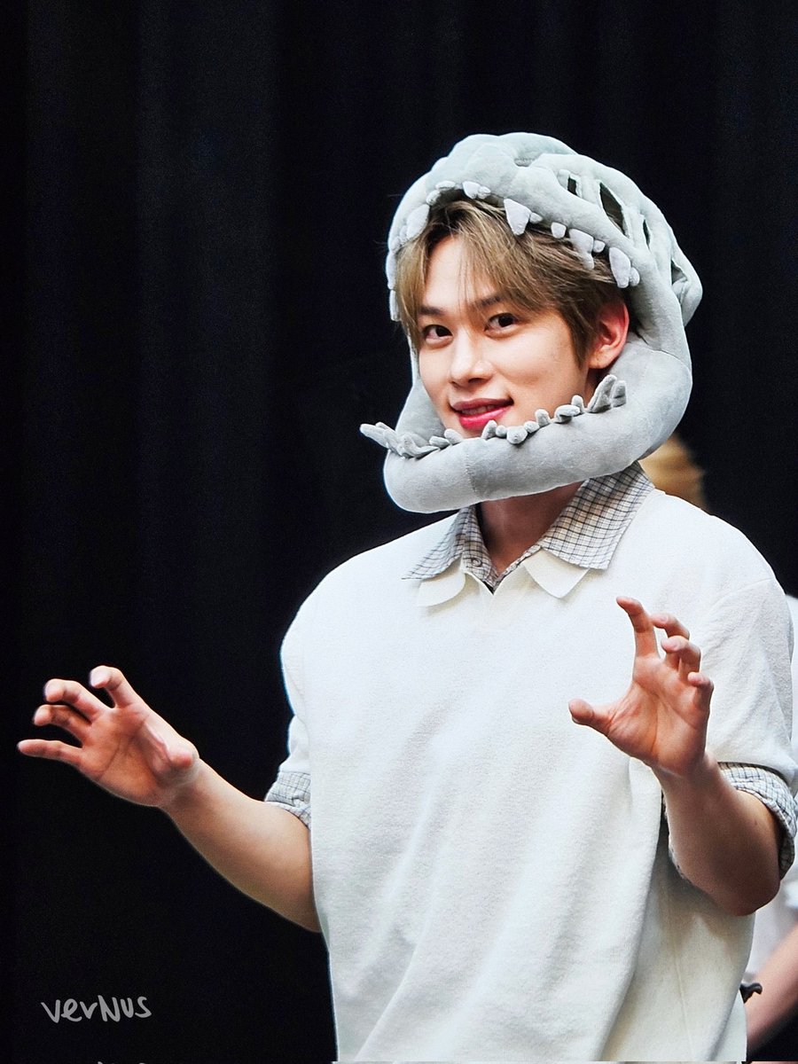 VerNus_U_nite's tweet photo. 260626
[📷pre] 비트로드 대면팬싸 

#유나이트 #스티브 #YOUNITE #STEVE https://t.co/HUbyX8NXED