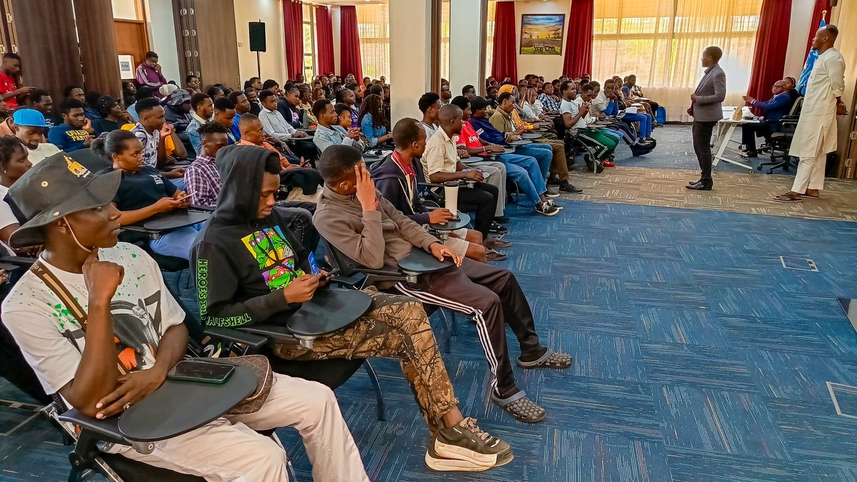 TheRCTI_RCMRD's tweet photo. Today, we hosted an engaging 𝐊𝐮𝐣𝐚 𝐓𝐮𝐬𝐞𝐦𝐞𝐳𝐚𝐧𝐞 session, bringing our students together for open and honest conversations.

From mental health to leadership and intentional decision making, the discussions were guided by certified professionals and enriched by interactive Q and A sessions.💬

This initiative reflects our commitment to the holistic development of our students. 🎓
