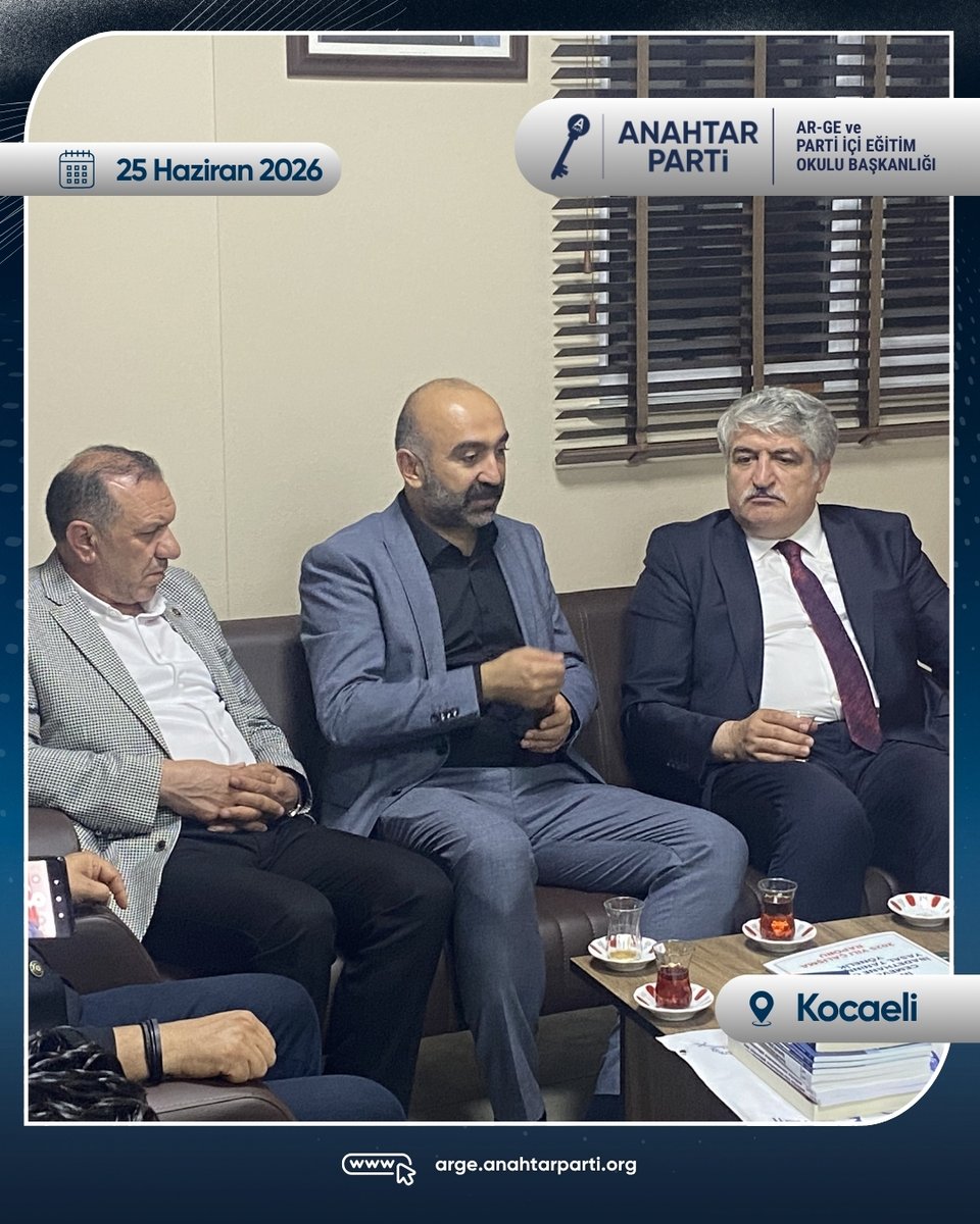 anahtararge's tweet photo. MUHARREM’İN BEREKETİNDE GÖNÜLLER BİR OLDU

Muharrem ayının taşıdığı birlik, kardeşlik ve paylaşma iklimini; Genel Başkan Yardımcımız ve AR-GE ile Parti İçi Eğitim Okulu Başkanımız Prof. Dr. Özcan Güngör, Kocaeli İl Başkanımız Halil Keskinoğlu, Kocaeli İl ve İlçe teşkilat mensuplarının katılımıyla, Kocaeli Çayırova Abdal Musa Cemevi’nde düzenlenen programda hep birlikte idrak ettik.

Program kapsamında CEM Vakfı Alevi İslam İnanç Hizmetleri Başkanı Sayın Mesut Yıldırım ile Muharrem ayının manevi anlamı, Kerbelâ’nın insanlığa bıraktığı adalet, vicdan ve hakikat mirası üzerine samimi bir hasbihâl gerçekleştirildi. Ardından vatandaşlarımıza ikram edilen Hak Lokması ile paylaşmanın, dayanışmanın ve kardeşliğin bereketi hep birlikte yaşandı.

Hz. Hüseyin Efendimizi ve Kerbelâ şehitlerini rahmet, hürmet ve minnetle yâd ediyor; Muharrem ayının milletimize, İslam âlemine ve tüm insanlığa barış, huzur ve kardeşlik getirmesini temenni ediyoruz.

Birliğimiz daim, muhabbetimiz güçlü olsun.

#AnahtarParti #AnahtarARGE #MuharremAyı #Kerbela #HzHüseyin #HakLokması #Kardeşlik #Birlik #Kocaeli #Çayırova