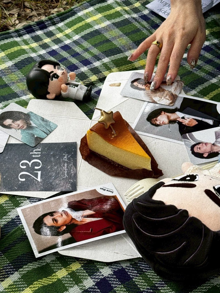 _raul0627_mmm's tweet photo. ほんとうに低浮上過ぎますがおたくしてます…😇笑
今年はお外でラウお誕生日の撮影した💕笑 https://t.co/oiAAYAXsNP