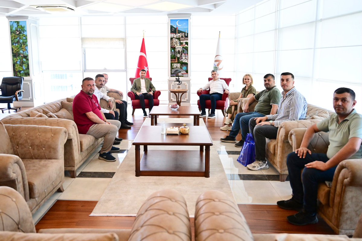 ulasbaskan's tweet photo. Soma Belediye Başkanımız Sn. Sercan Okur ve beraberindeki kıymetli heyeti belediyemizde misafirimiz ettik.

Sayın başkanımıza nazik ziyareti  için teşekkür ediyor, çalışmalarında başarılar diliyorum. https://t.co/77be73HMFg