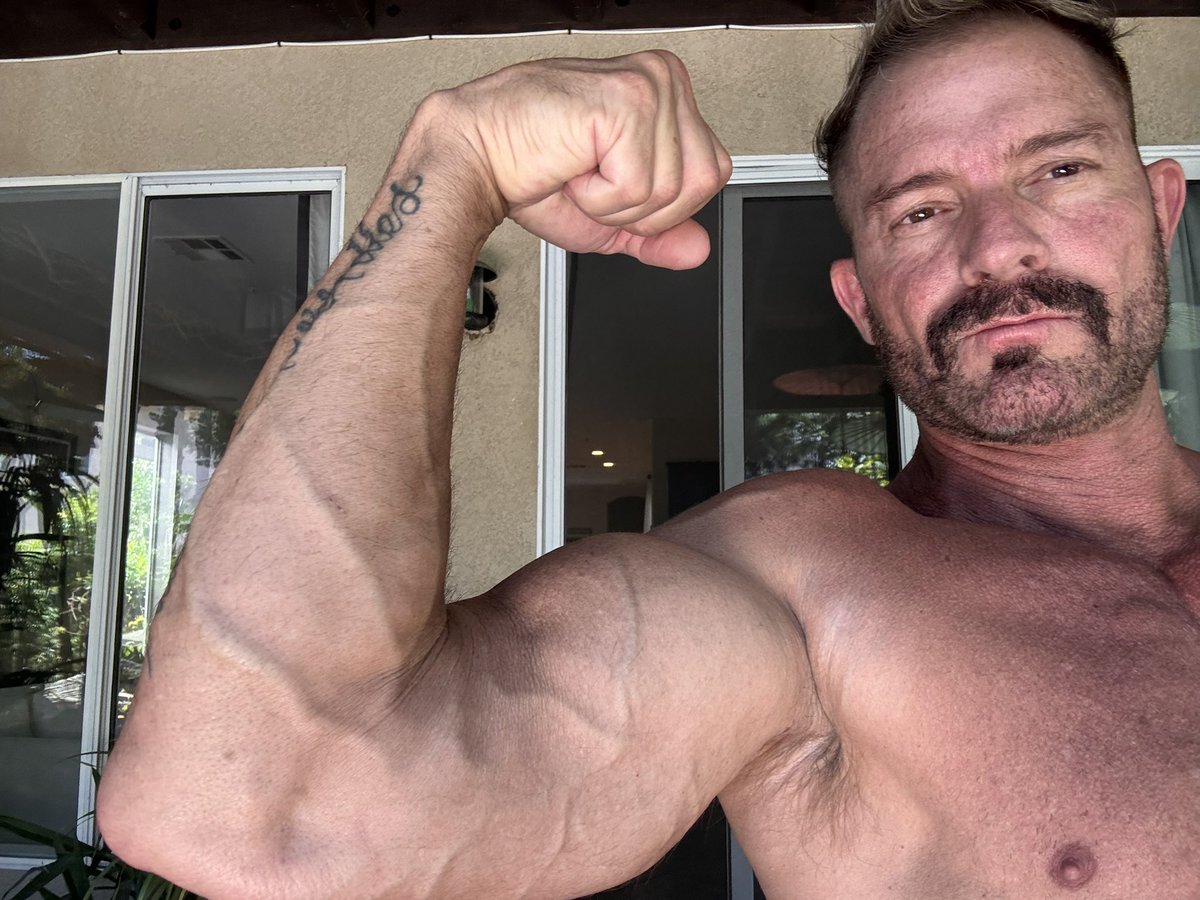 GregDixxon's tweet photo. Arm wrestle or butt-wrestle? 😉 https://t.co/G01I1qhdbx