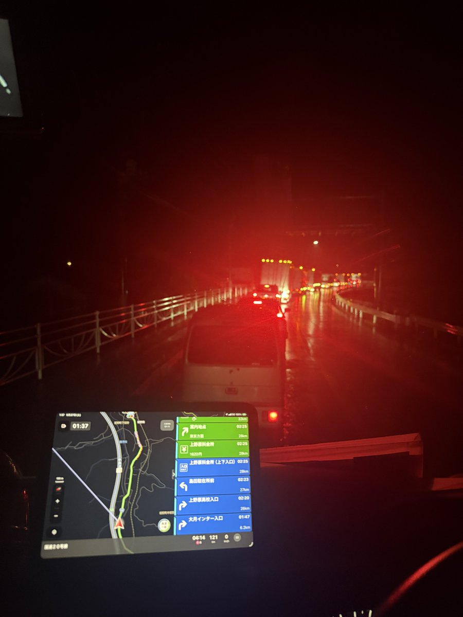 star113320's tweet photo. 東名通行止め解除になったからって中央道解除になるとは限らないか🤔
と、勝沼で下りて20号走ってたけど、初狩の辺り？で止まってしもうた🙄

対向車来ないし事故ったなコレ🙄 https://t.co/4DcdHYVFhQ
