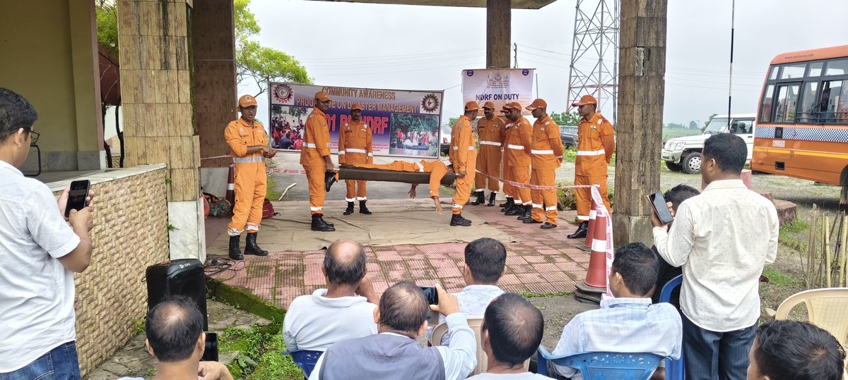 01NDRF's tweet photo. Promoting disaster preparedness and community resilience! 🇮🇳
​Team 1st Bn #NDRF conducted a Community Awareness Programme on Disaster Management at Myntdu Leshka, West Jaintia Hills, Meghalaya.
​Key highlights:
🔹 Sensitizing locals on emergency preparedness https://t.co/qPfcXmlL77
