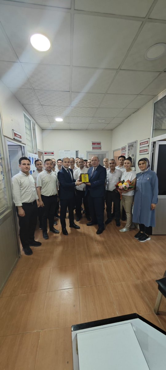 DSMCizre's tweet photo. Cizre Cumhuriyet Başsavcısı Sayın Muammer ÇOBAN’ın tayini nedeniyle kurumumuza gerçekleştirdiği veda ziyaretinden dolayı kendisine teşekkür eder, yeni görev yerinde üstün başarılar dileriz. Yolunuz açık olsun Sayın Başsavcım...
Cizre Denetimli Serbestlik Müdürlüğü personeli https://t.co/yW8hpc3rXd
