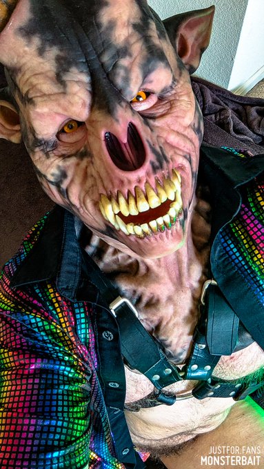 𝕸𝖔𝖓𝖘𝖙𝖊𝖗𝖇𝖆𝖎𝖙 - 2 pic. Happy PriDEMONth from the Pride demon. Wanted to do something creative all month with this devil and after an ape friend forgot his sweaty disco shirt I thought of the perfect photo-shoot. Come see the rest on my fan sites! #demon #pride #gay https://t.co/vJpwML7gsX