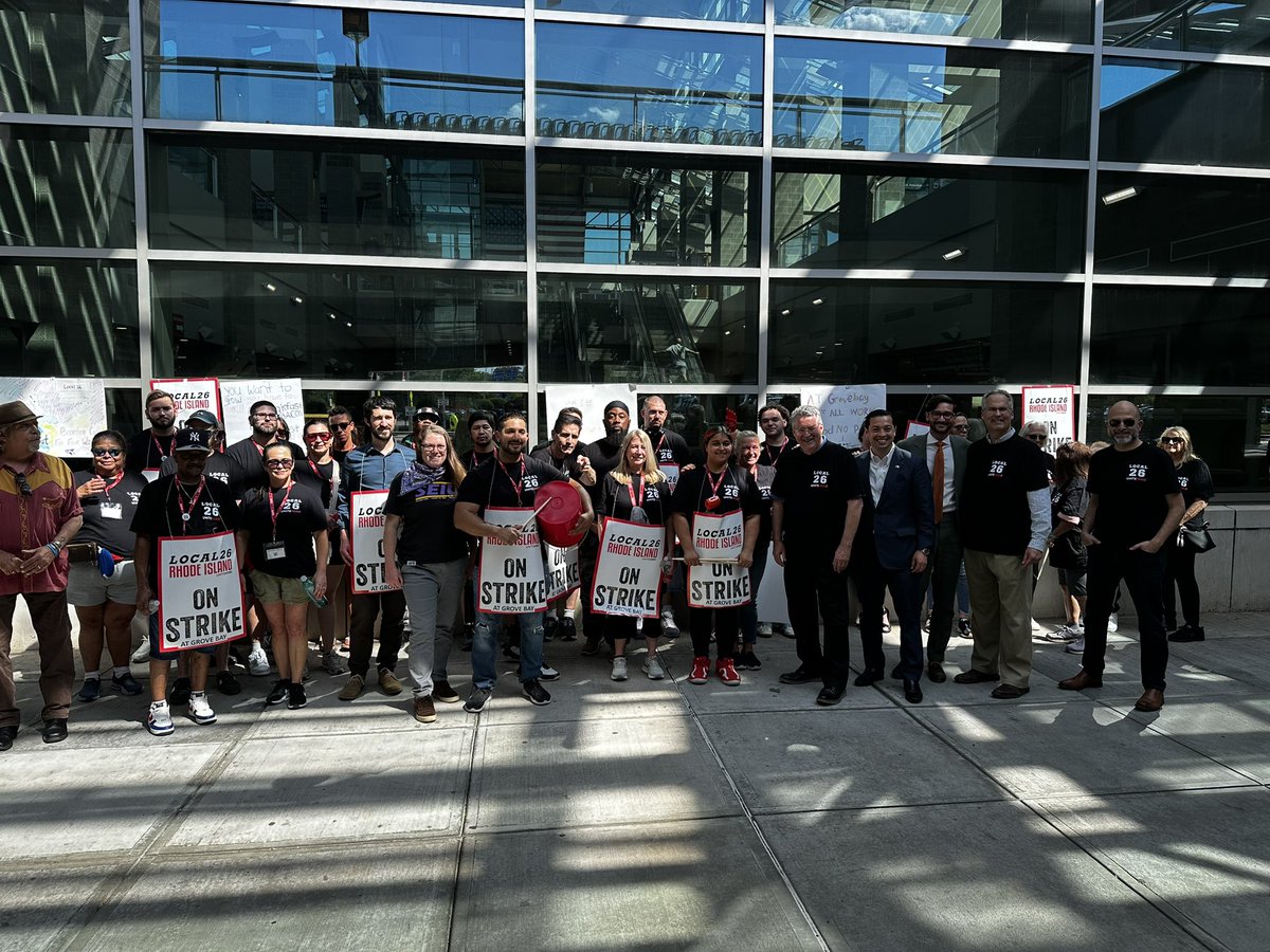 robertcravenjr's tweet photo. Proudly standing with @UNITEHERE26 on the picket line at TF Green. Yesterday, I learned this is the union’s first strike since 1979. Despite many, reasonable efforts for a fair wage, Unite Here members still do not have a contract. It’s time they do. https://t.co/MwmnA9ASJw