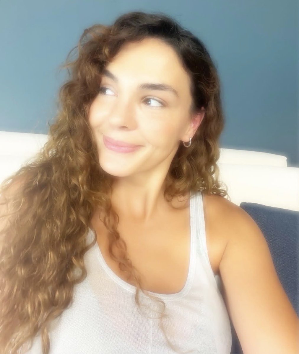 pembesorf's tweet photo. 🤍🐣🦋
#EbruŞahin https://t.co/DVrqr74XnX