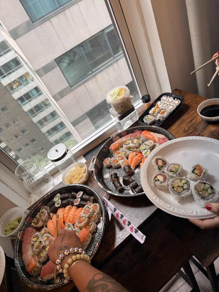 xmarsels's tweet photo. Lunchhh 🍣🥢 https://t.co/W6Iel2luju