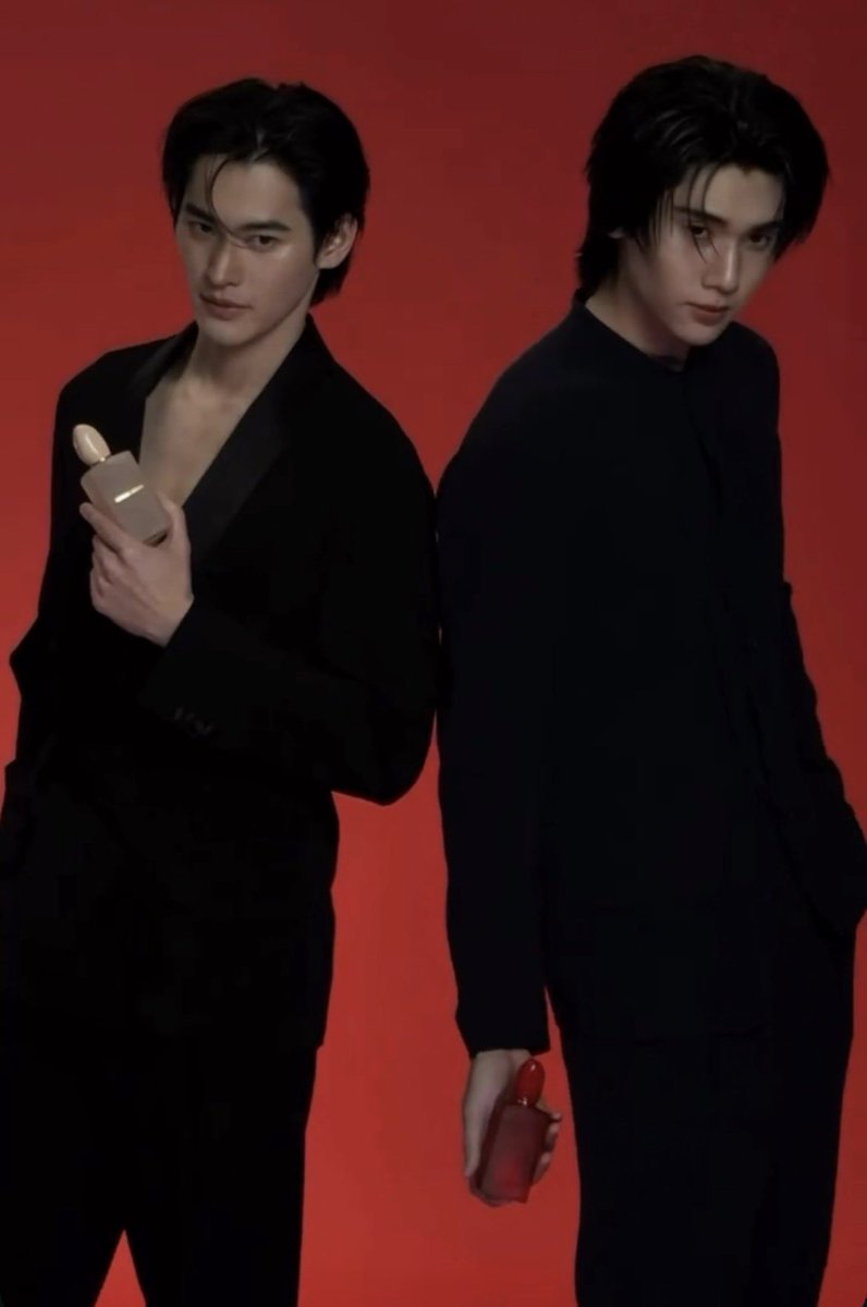 ppttff22's tweet photo. พี่เก้า พี่ดัง หล่อแบบ double  หล่อแบบ x2 หล่อแบบ ค่ตหล่ออออ

Dunk Armani Si Ambassador

#DunkXSiBloom #KaoXSiBloom
#dunknatachai https://t.co/UhbRiynfdp
