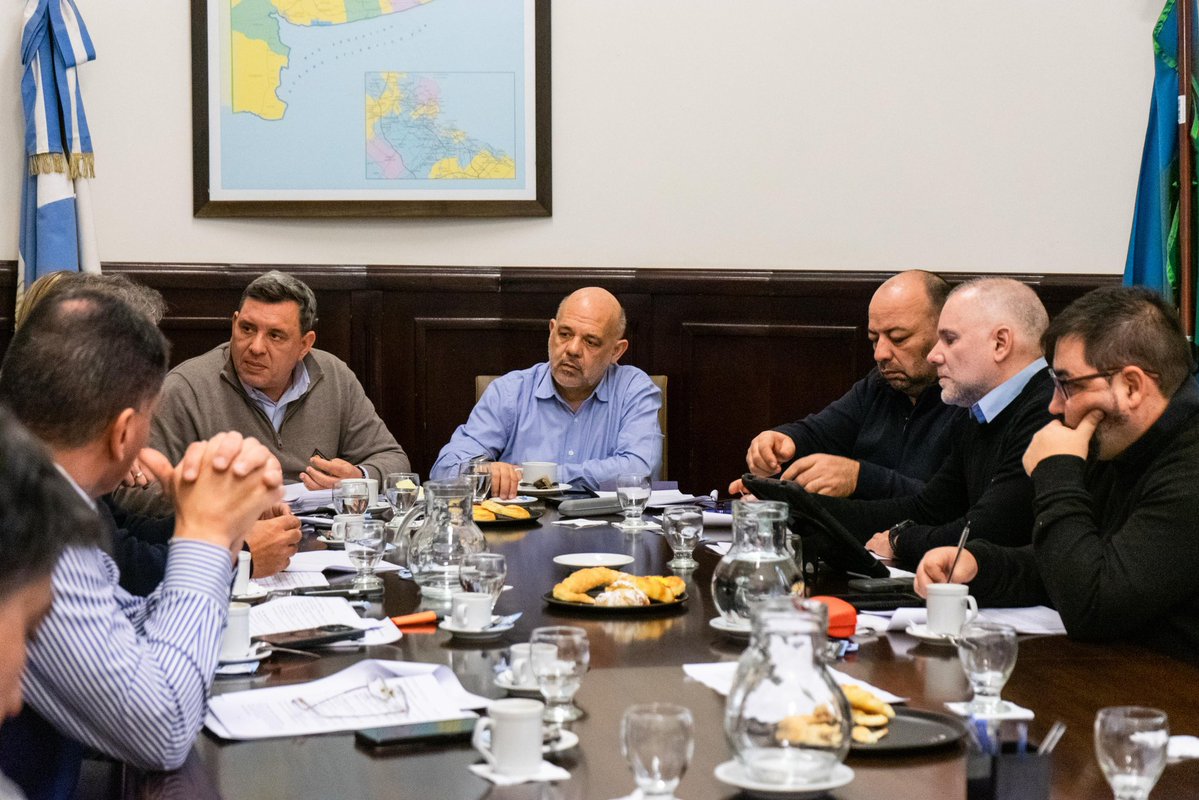 CarlosCurestis's tweet photo. Nueva reunión de la Mesa de Seguridad.

Seguimos trabajando por una provincia más segura, con respuestas concretas para los bonaerenses. https://t.co/u5eHcX0WtG