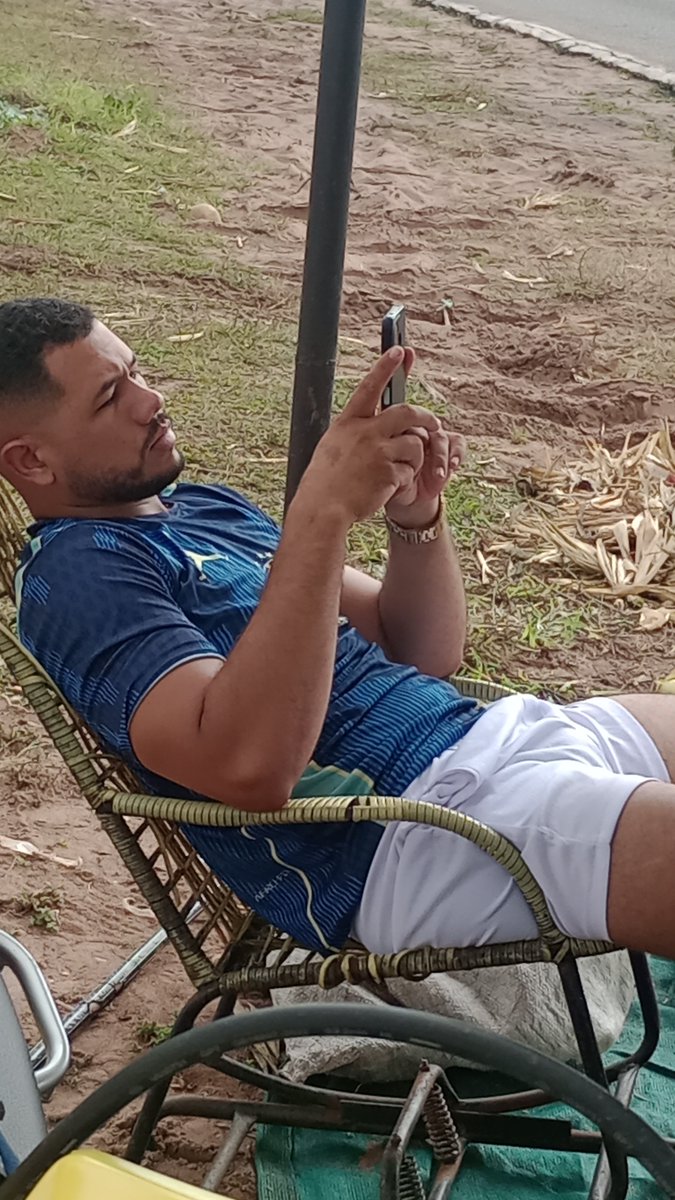 SuenioCosta's tweet photo. A barraca é melhor que vende milho dá vontade de ir todo dia comprar só para ver essa gostosura https://t.co/UHZIBXCFKt