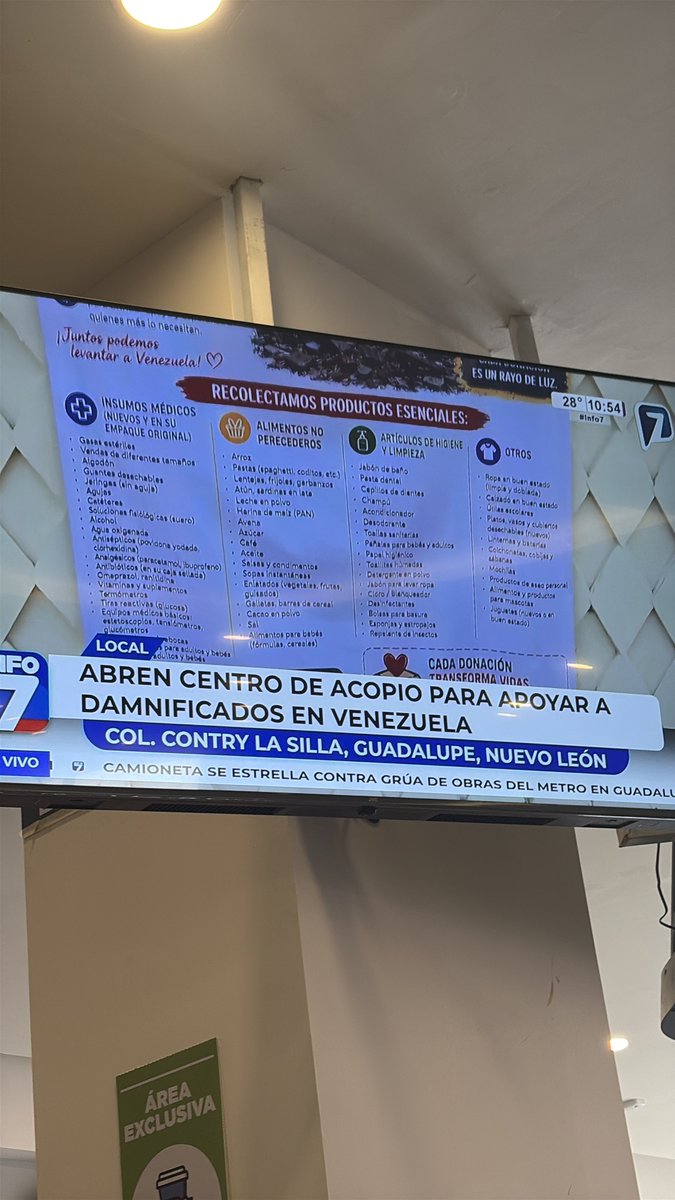 checosvlog's tweet photo. Lo acabo de ver en las noticias así que a lo mejor no son las mejores y más claras fotografías, pero si son de Monterrey y pueden ir a donar en el centro de acopio por favor dense la vuelta 🙏🏼🙏🏼🙏🏼 https://t.co/aFmvl8XMJ5